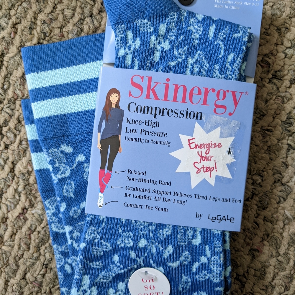 New Women's Skinergy graduated compression socks blue
